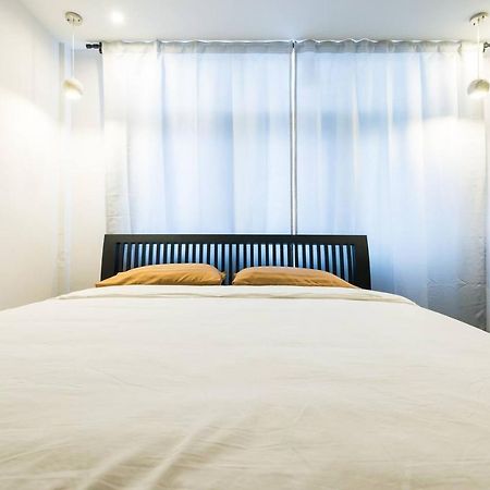 Inner Old Town 196 Chic Guesthouse - Self Check In Bangkok Bagian luar foto