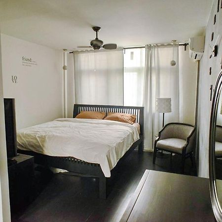 Inner Old Town 196 Chic Guesthouse - Self Check In Bangkok Bagian luar foto