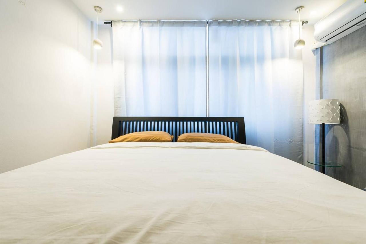 Inner Old Town 196 Chic Guesthouse - Self Check In Bangkok Bagian luar foto