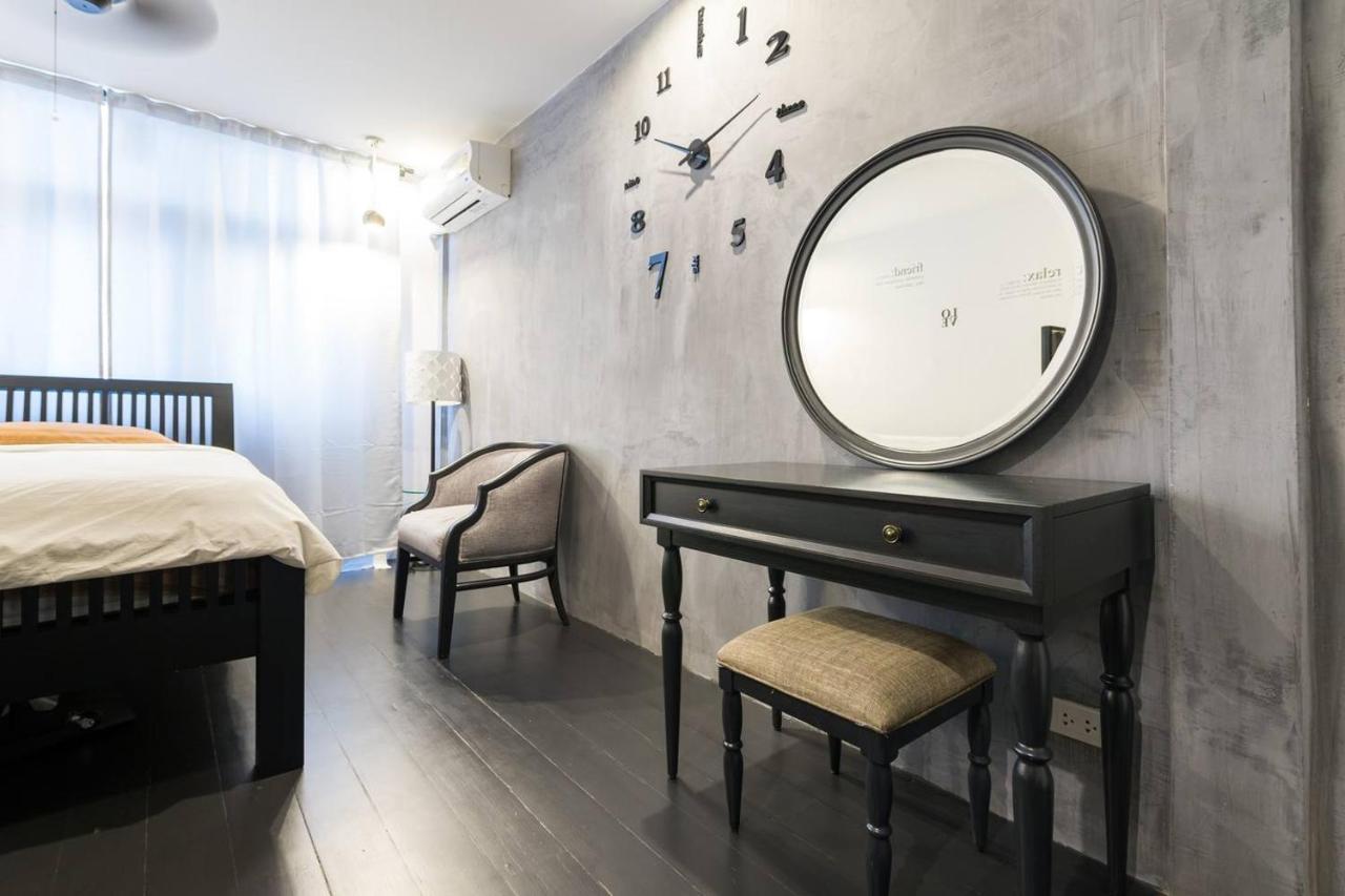 Inner Old Town 196 Chic Guesthouse - Self Check In Bangkok Bagian luar foto
