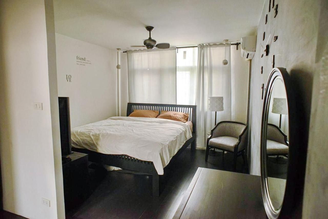 Inner Old Town 196 Chic Guesthouse - Self Check In Bangkok Bagian luar foto